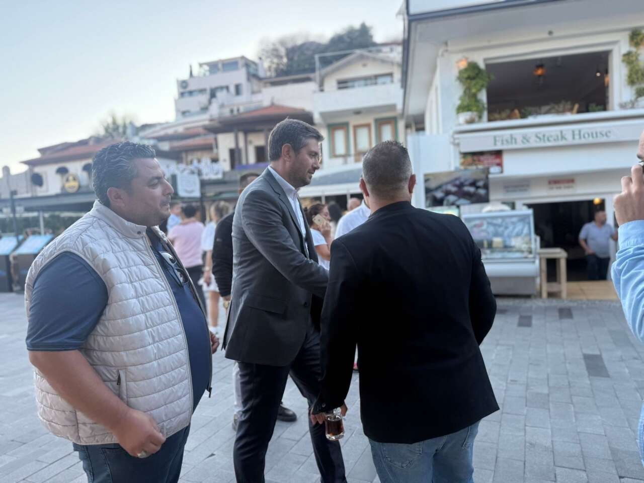 AK Parti Marmaris İlçe Başkanı Muzaffer Aravi’den Yat Limanı Esnafına Ziyaret 5